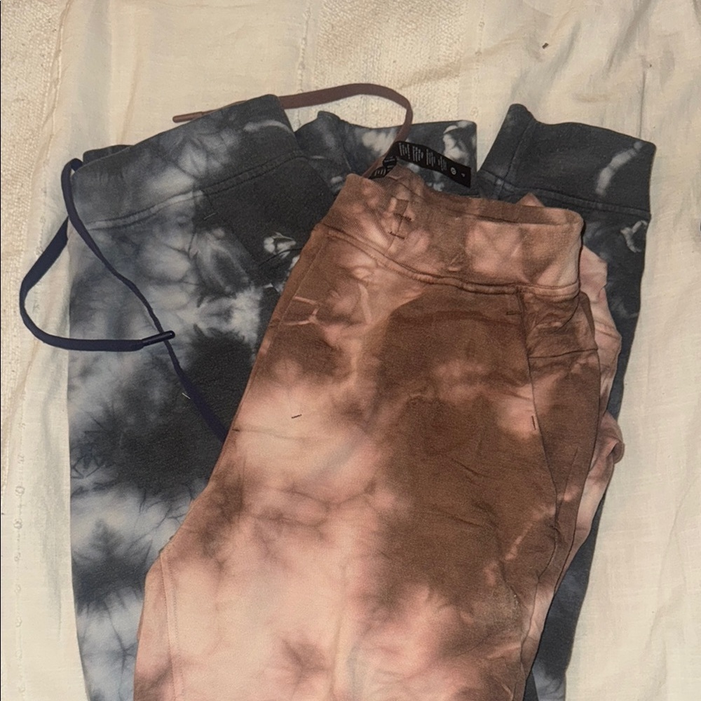 SET LuluLemon Tie-Dye Warm Down Jogger Pants Set in Pink and Blue